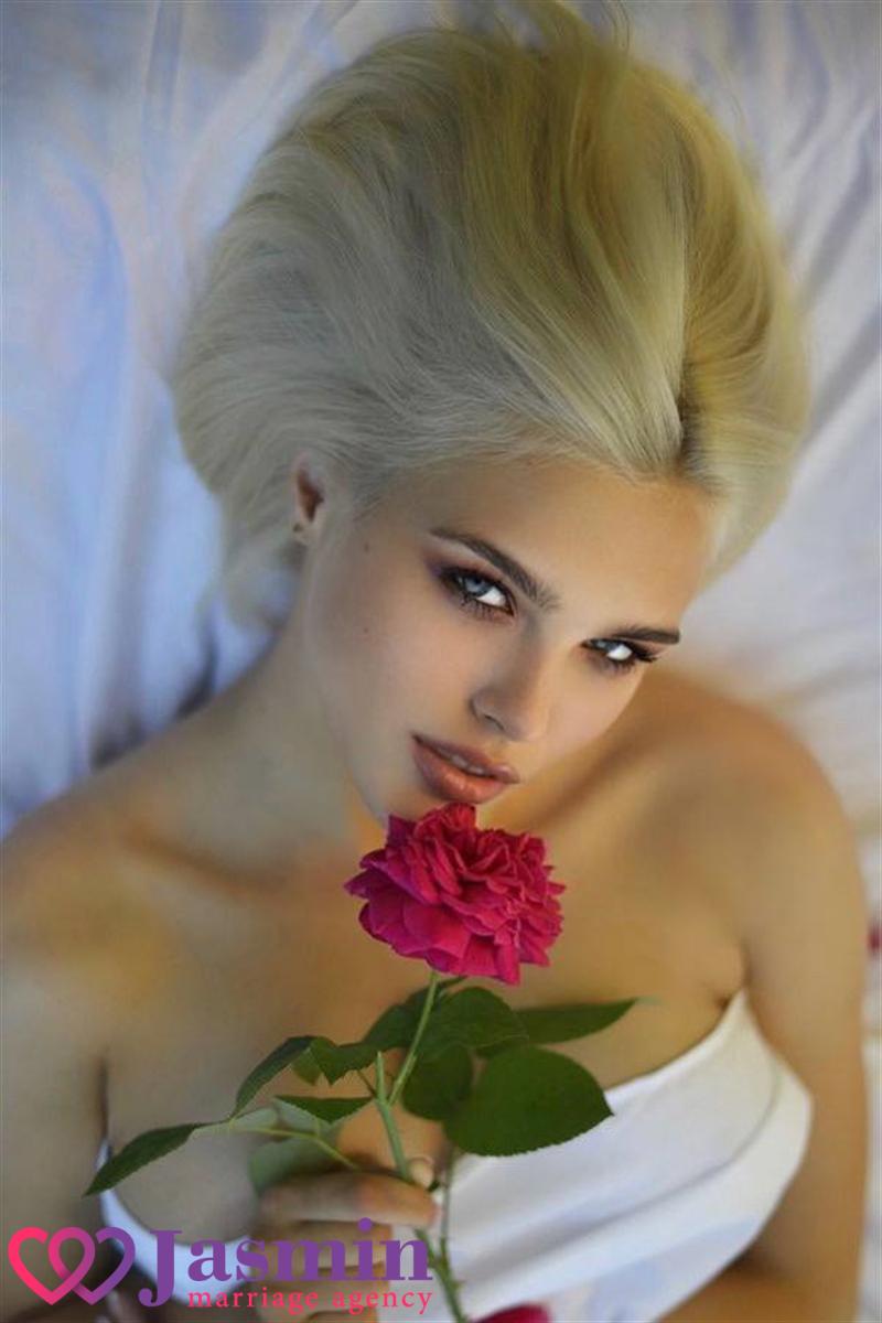 Aleksandra from Khakov (23 y.o., Blue Eyes, Blonde Hair, Single) - photo 8
