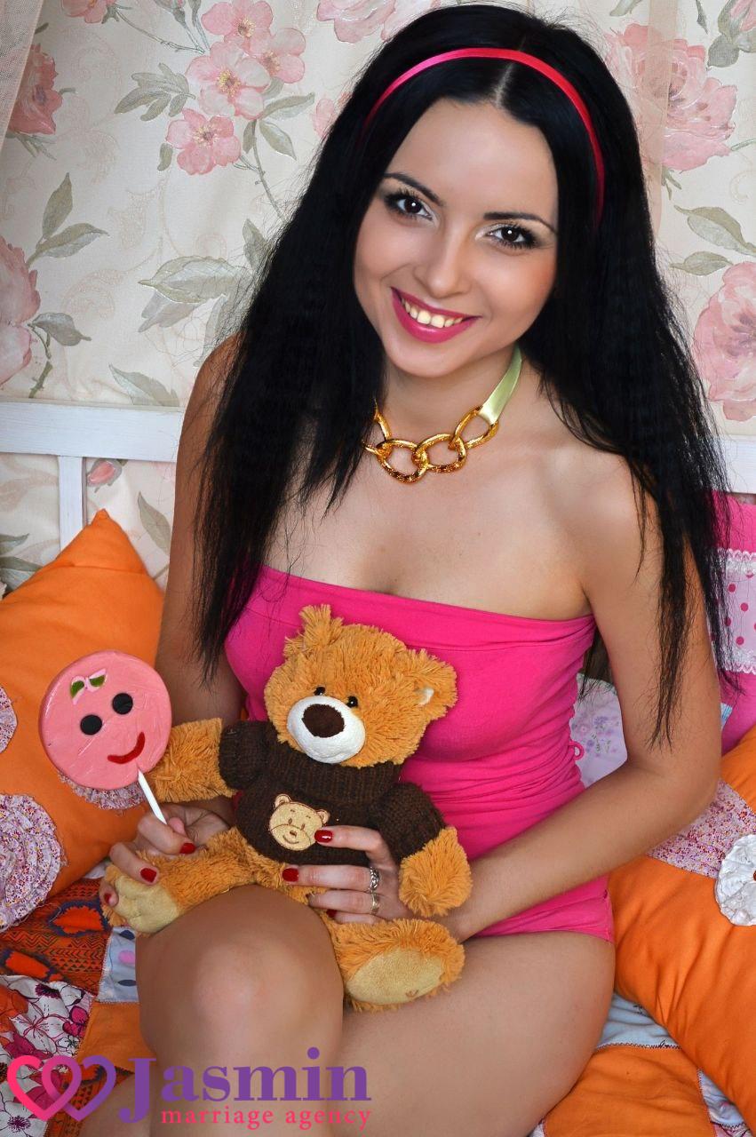 Elena  from Kharkiv (37 y.o., Brown Eyes, Black Hair, Never been married) - photo 6